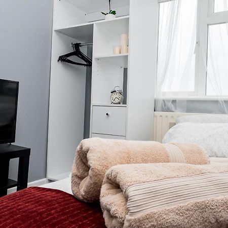 Shirley House 2, Self Catering Guest House, Self Check In, Smart Locks, 10 Min Walk To Southampton General, Aspire And Princess Anne Hospitals, Access To Fully Equipped Kitchen, Excellent Transport Links, Ideal For Longer Stays And Hospital Shifts Exterior foto