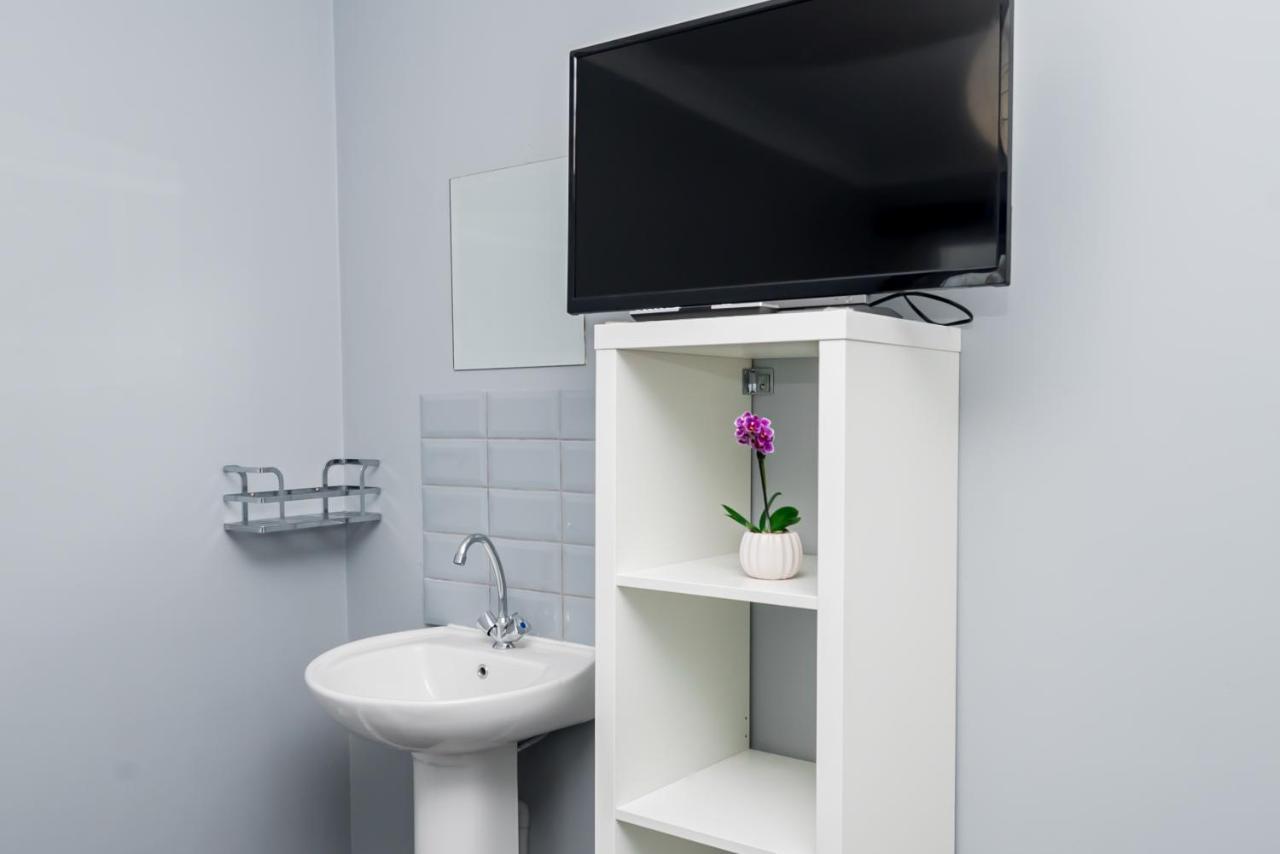 Shirley House 2, Self Catering Guest House, Self Check In, Smart Locks, 10 Min Walk To Southampton General, Aspire And Princess Anne Hospitals, Access To Fully Equipped Kitchen, Excellent Transport Links, Ideal For Longer Stays And Hospital Shifts Exterior foto