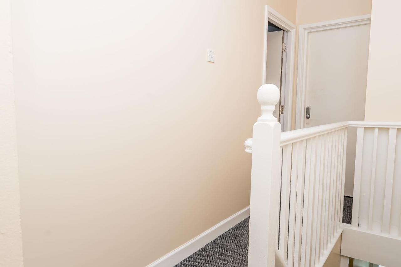 Shirley House 2, Self Catering Guest House, Self Check In, Smart Locks, 10 Min Walk To Southampton General, Aspire And Princess Anne Hospitals, Access To Fully Equipped Kitchen, Excellent Transport Links, Ideal For Longer Stays And Hospital Shifts Exterior foto
