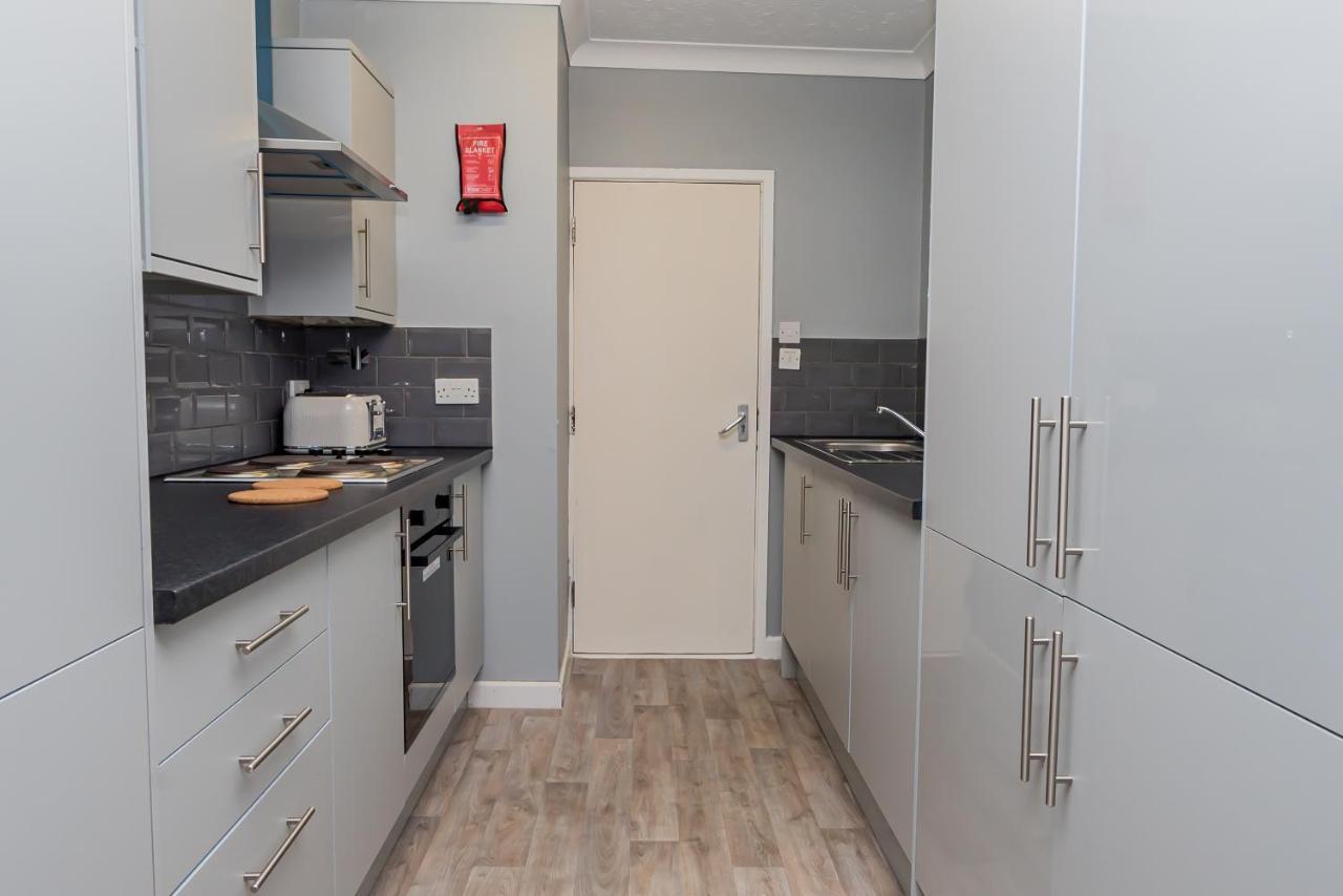 Shirley House 2, Self Catering Guest House, Self Check In, Smart Locks, 10 Min Walk To Southampton General, Aspire And Princess Anne Hospitals, Access To Fully Equipped Kitchen, Excellent Transport Links, Ideal For Longer Stays And Hospital Shifts Exterior foto