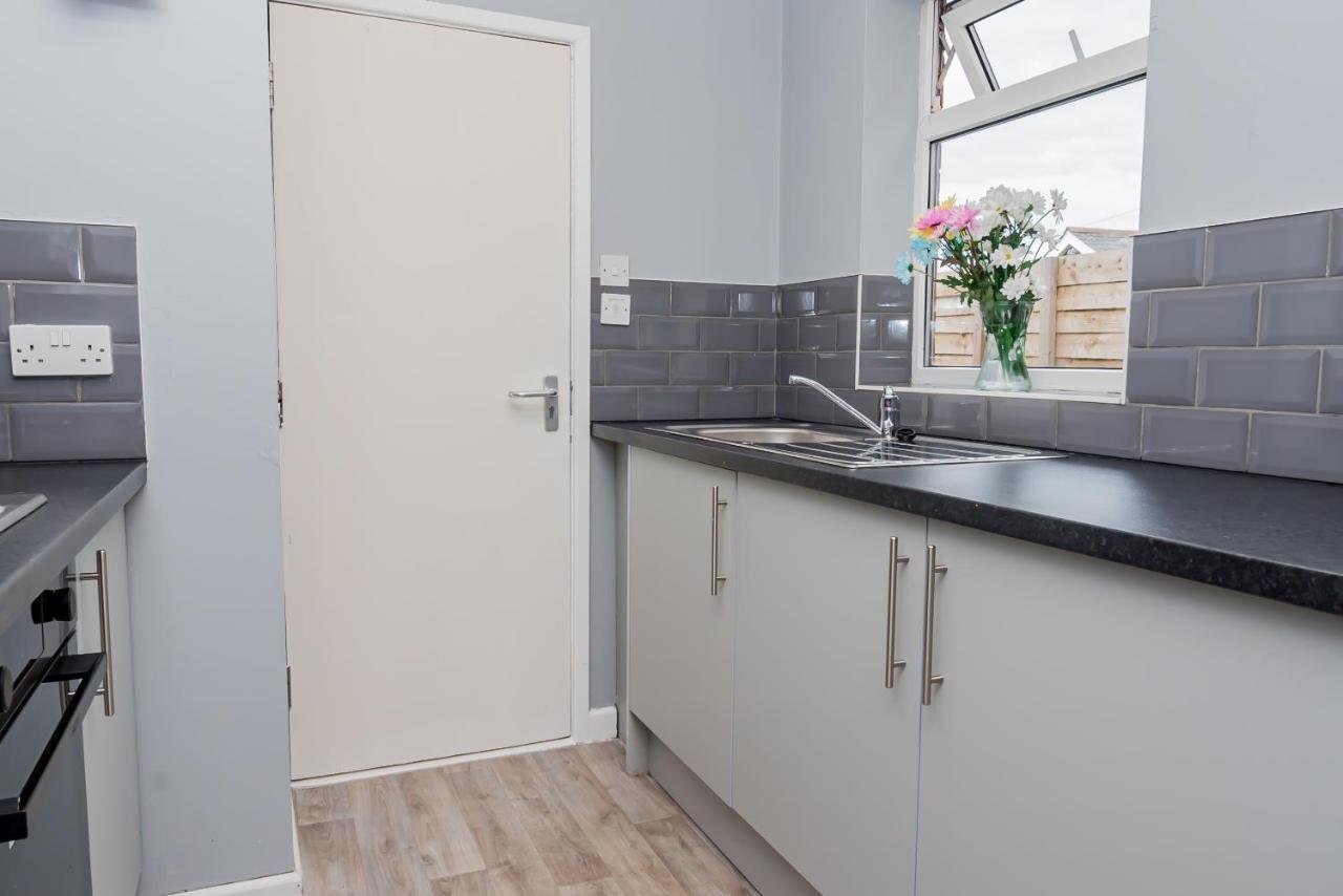 Shirley House 2, Self Catering Guest House, Self Check In, Smart Locks, 10 Min Walk To Southampton General, Aspire And Princess Anne Hospitals, Access To Fully Equipped Kitchen, Excellent Transport Links, Ideal For Longer Stays And Hospital Shifts Exterior foto
