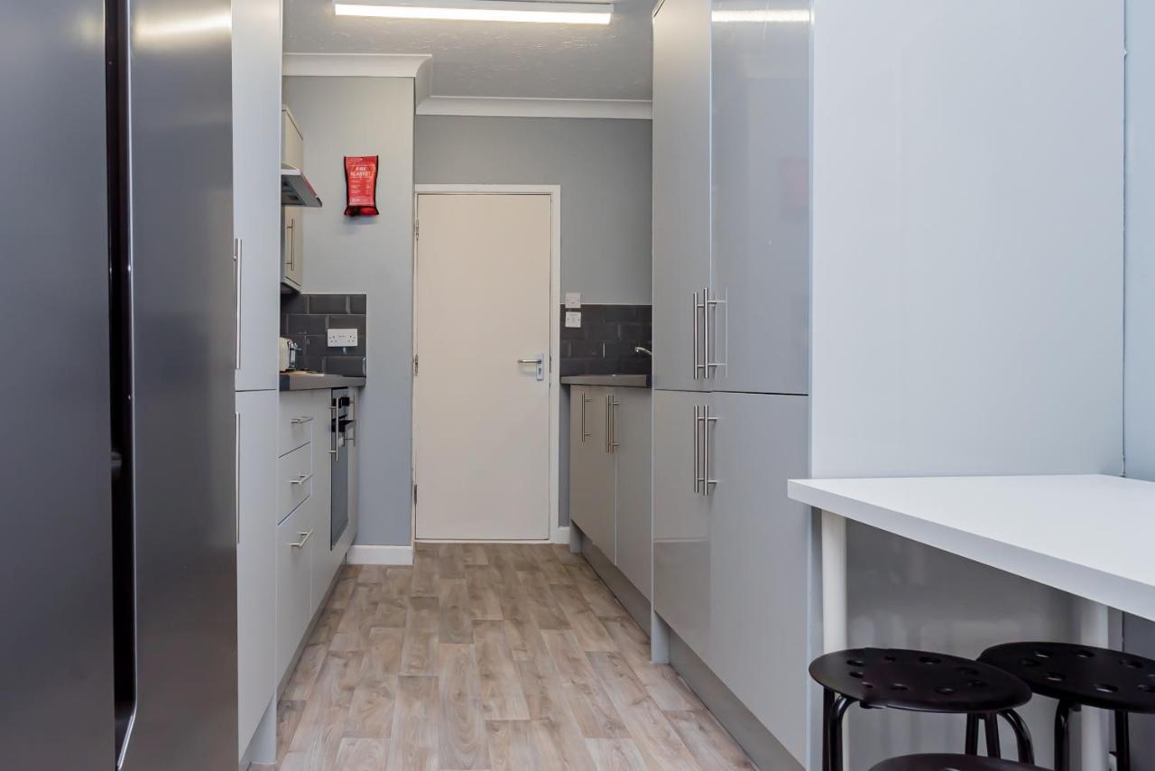 Shirley House 2, Self Catering Guest House, Self Check In, Smart Locks, 10 Min Walk To Southampton General, Aspire And Princess Anne Hospitals, Access To Fully Equipped Kitchen, Excellent Transport Links, Ideal For Longer Stays And Hospital Shifts Exterior foto