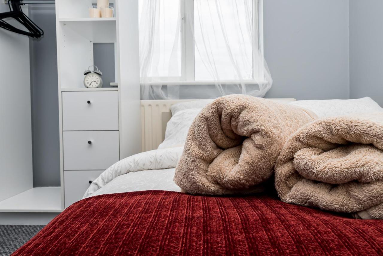 Shirley House 2, Self Catering Guest House, Self Check In, Smart Locks, 10 Min Walk To Southampton General, Aspire And Princess Anne Hospitals, Access To Fully Equipped Kitchen, Excellent Transport Links, Ideal For Longer Stays And Hospital Shifts Exterior foto